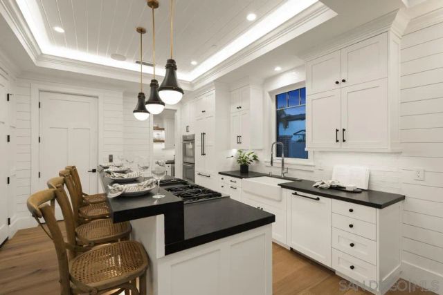 466 Westbourne St, La Jolla, CA 92037
