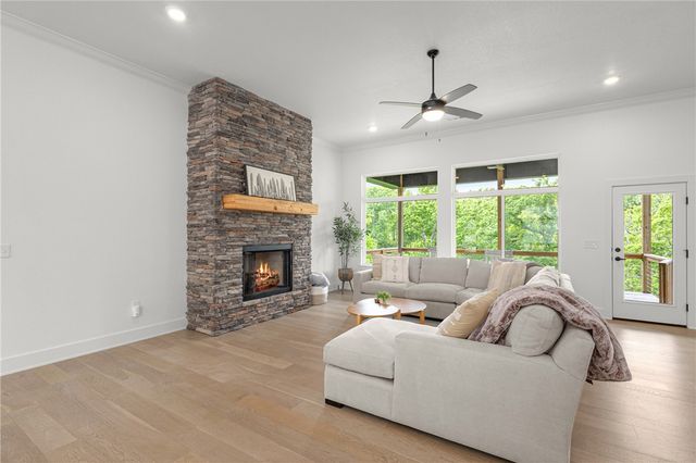 19 Tiree Drive, Bella Vista, AR 72715