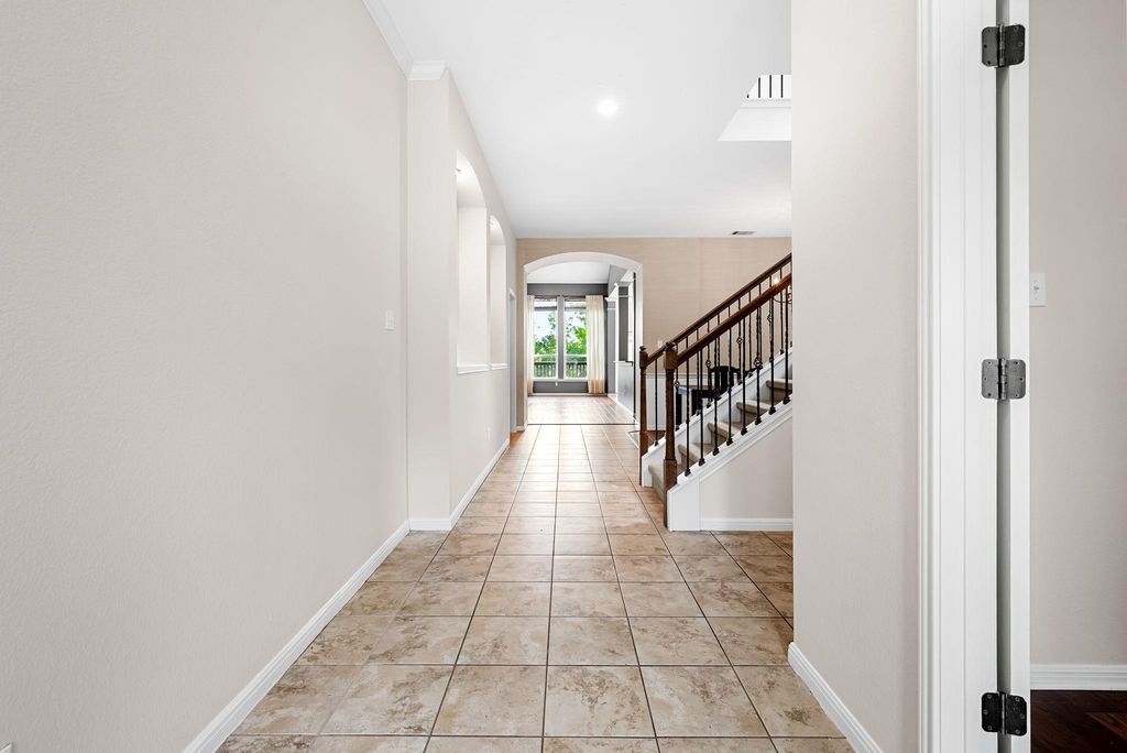 2705 Golden Gate PARK, Austin, TX 78732