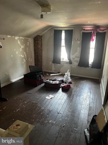 36 RIDGEWAY ST, Mount Holly, NJ 08060