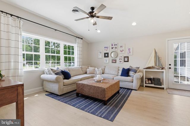 1746 SWINBURNE AVE, Crofton, MD 21114