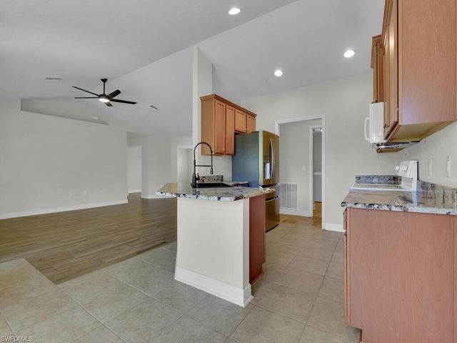 2216 SW 8th CT, Cape Coral, FL 33991