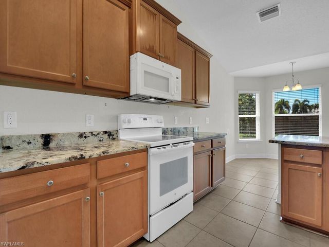 2216 SW 8th CT, Cape Coral, FL 33991