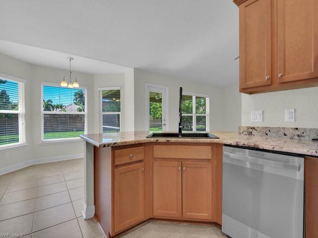 2216 SW 8th CT, Cape Coral, FL 33991