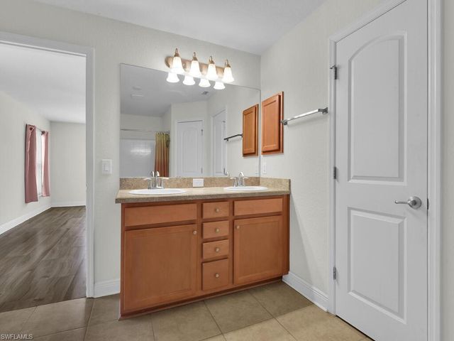 2216 SW 8th CT, Cape Coral, FL 33991