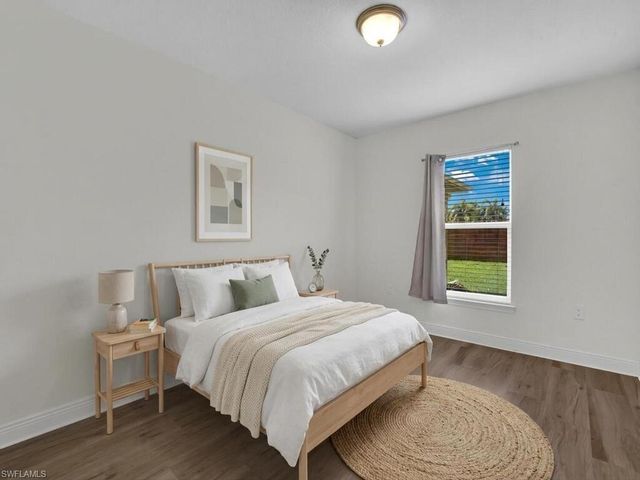 2216 SW 8th CT, Cape Coral, FL 33991