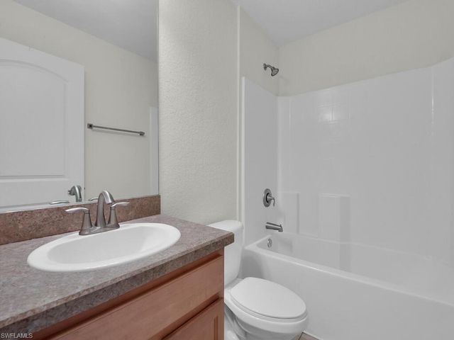 2216 SW 8th CT, Cape Coral, FL 33991