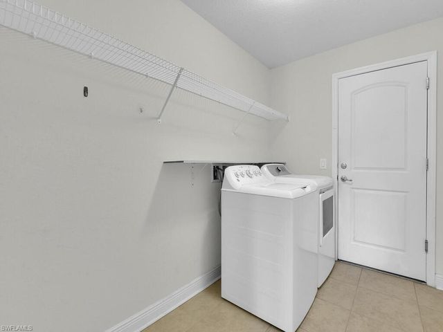 2216 SW 8th CT, Cape Coral, FL 33991