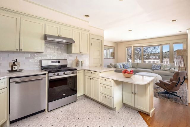 329 Front St, Marion, MA 02738