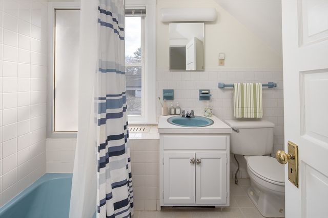 329 Front St, Marion, MA 02738