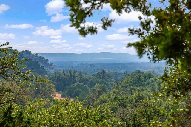 7625 N State Hwy 16, Fredericksburg, TX 78624