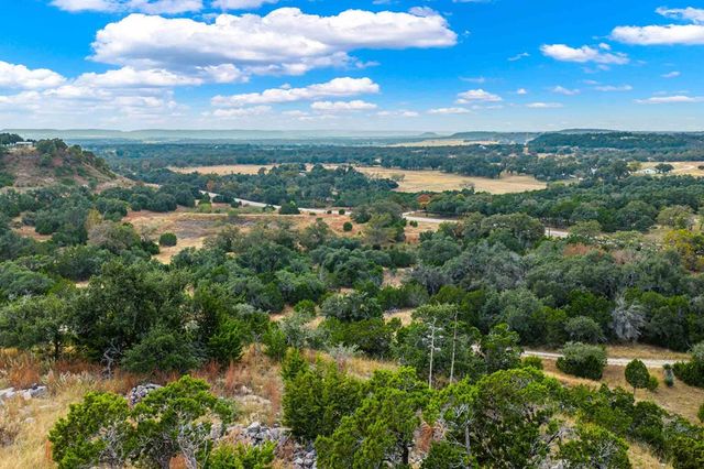 7625 N State Hwy 16, Fredericksburg, TX 78624