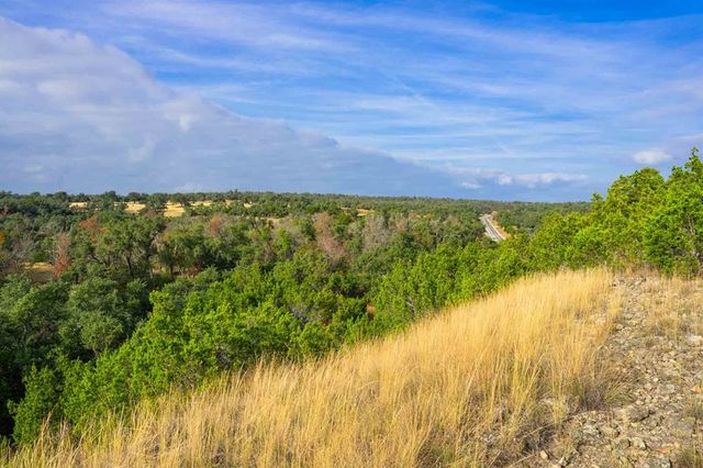 7625 N State Hwy 16, Fredericksburg, TX 78624