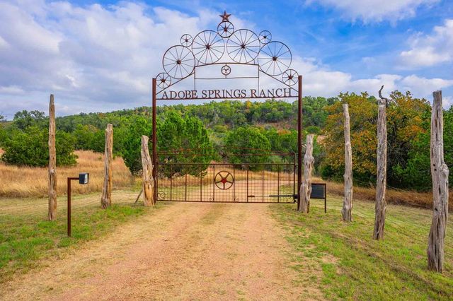 7625 N State Hwy 16, Fredericksburg, TX 78624