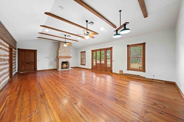 7625 N State Hwy 16, Fredericksburg, TX 78624