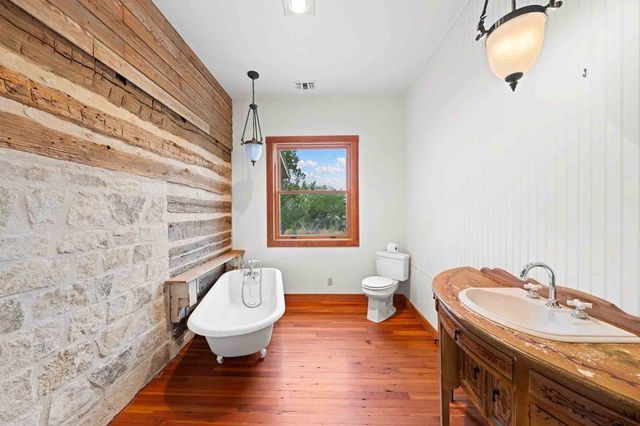 7625 N State Hwy 16, Fredericksburg, TX 78624