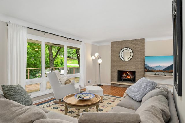 11200 Oakvale Road N, Minnetonka, MN 55305