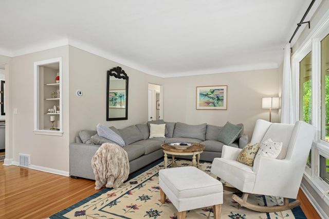 11200 Oakvale Road N, Minnetonka, MN 55305