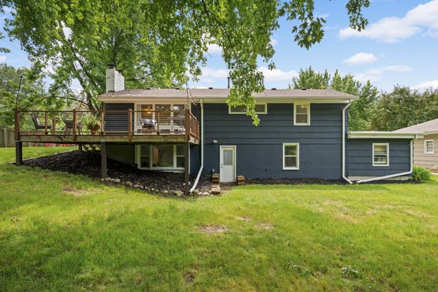 11200 Oakvale Road N, Minnetonka, MN 55305