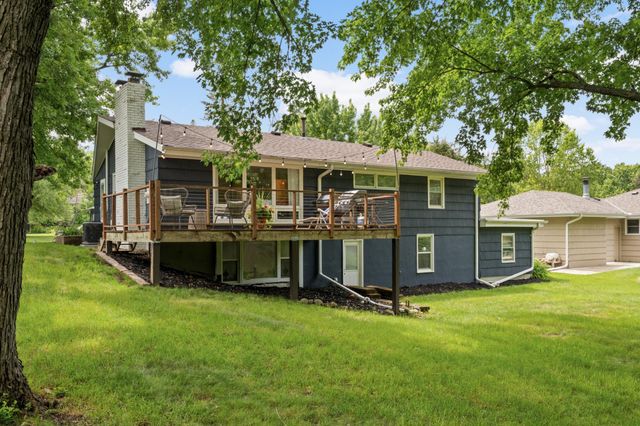 11200 Oakvale Road N, Minnetonka, MN 55305