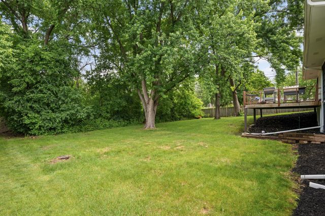 11200 Oakvale Road N, Minnetonka, MN 55305