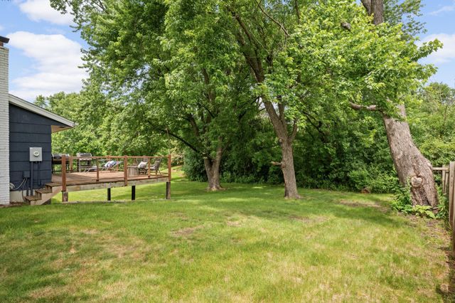 11200 Oakvale Road N, Minnetonka, MN 55305