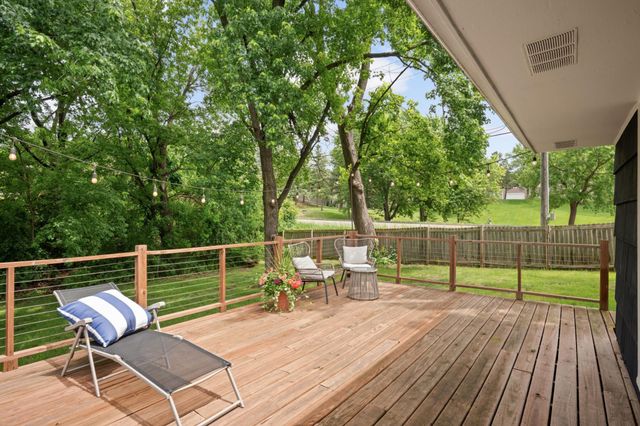 11200 Oakvale Road N, Minnetonka, MN 55305