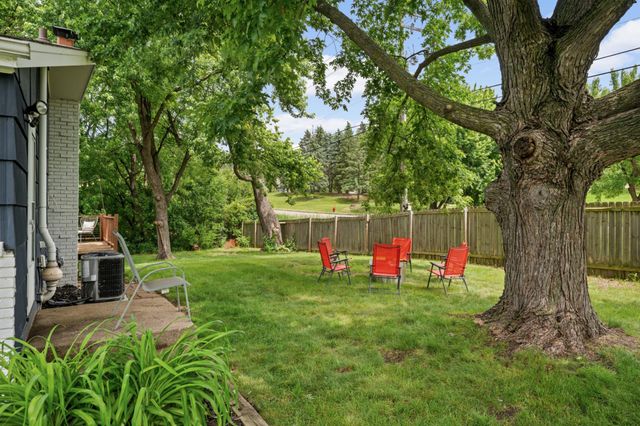 11200 Oakvale Road N, Minnetonka, MN 55305