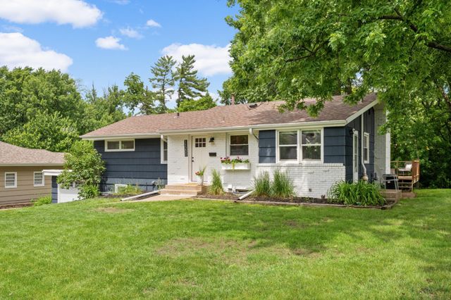 11200 Oakvale Road N, Minnetonka, MN 55305