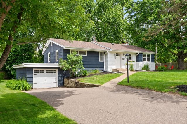11200 Oakvale Road N, Minnetonka, MN 55305