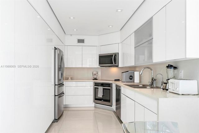 3370 Hidden Bay Drive 2210, Aventura, FL 33180