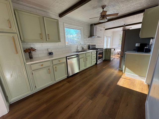 811 Heatherton DR, Covington, VA 24426