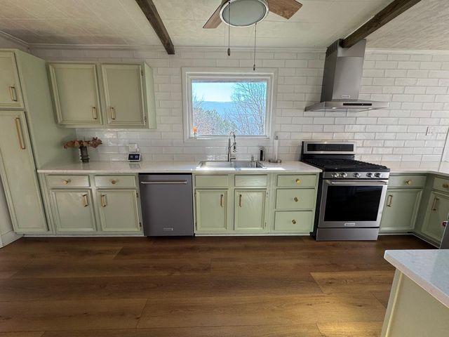 811 Heatherton DR, Covington, VA 24426