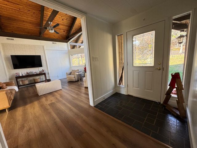 811 Heatherton DR, Covington, VA 24426