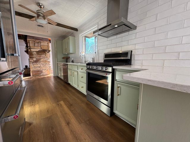 811 Heatherton DR, Covington, VA 24426