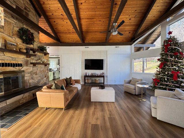 811 Heatherton DR, Covington, VA 24426