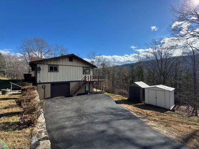 811 Heatherton DR, Covington, VA 24426