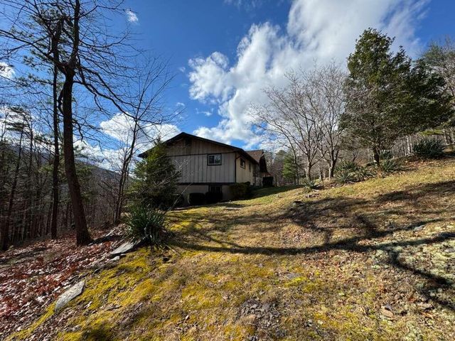 811 Heatherton DR, Covington, VA 24426