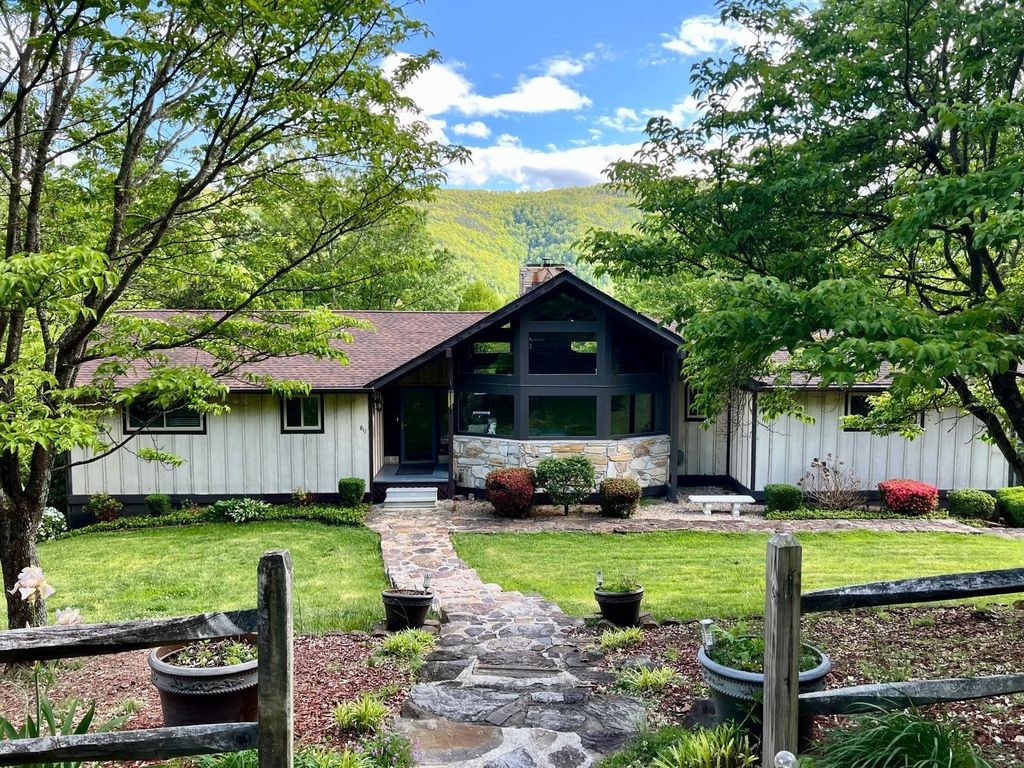 811 Heatherton DR, Covington, VA 24426