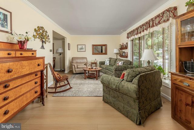 16 BENTLY DR, Sewell, NJ 08080