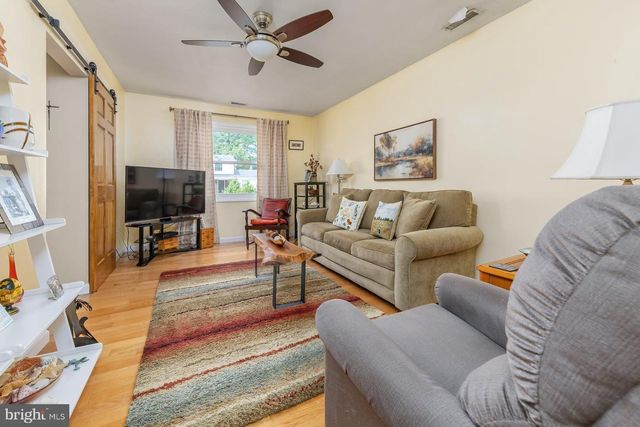 16 BENTLY DR, Sewell, NJ 08080