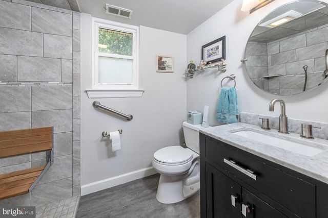 16 BENTLY DR, Sewell, NJ 08080