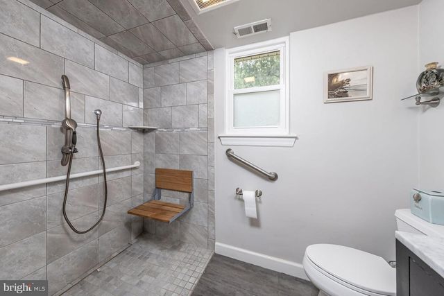 16 BENTLY DR, Sewell, NJ 08080