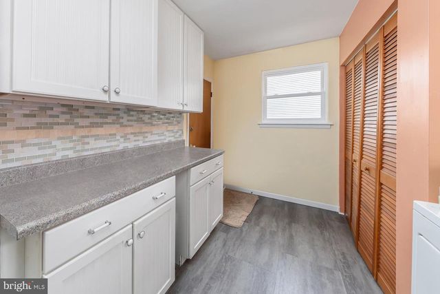 16 BENTLY DR, Sewell, NJ 08080