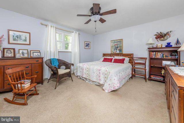16 BENTLY DR, Sewell, NJ 08080
