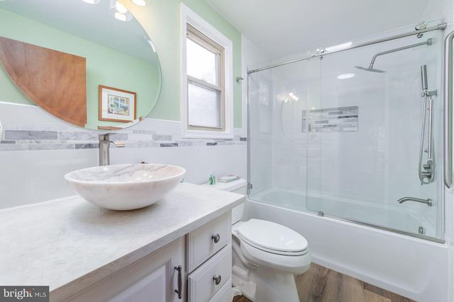 16 BENTLY DR, Sewell, NJ 08080