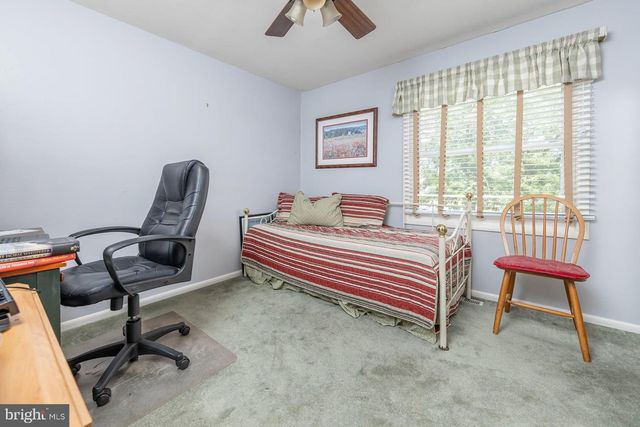 16 BENTLY DR, Sewell, NJ 08080