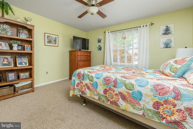 16 BENTLY DR, Sewell, NJ 08080