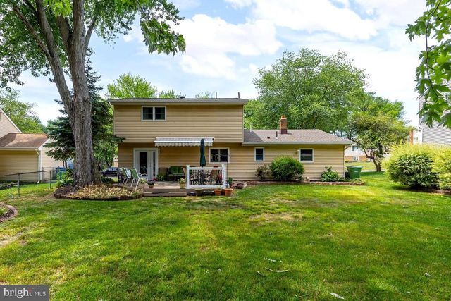 16 BENTLY DR, Sewell, NJ 08080