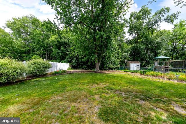 16 BENTLY DR, Sewell, NJ 08080